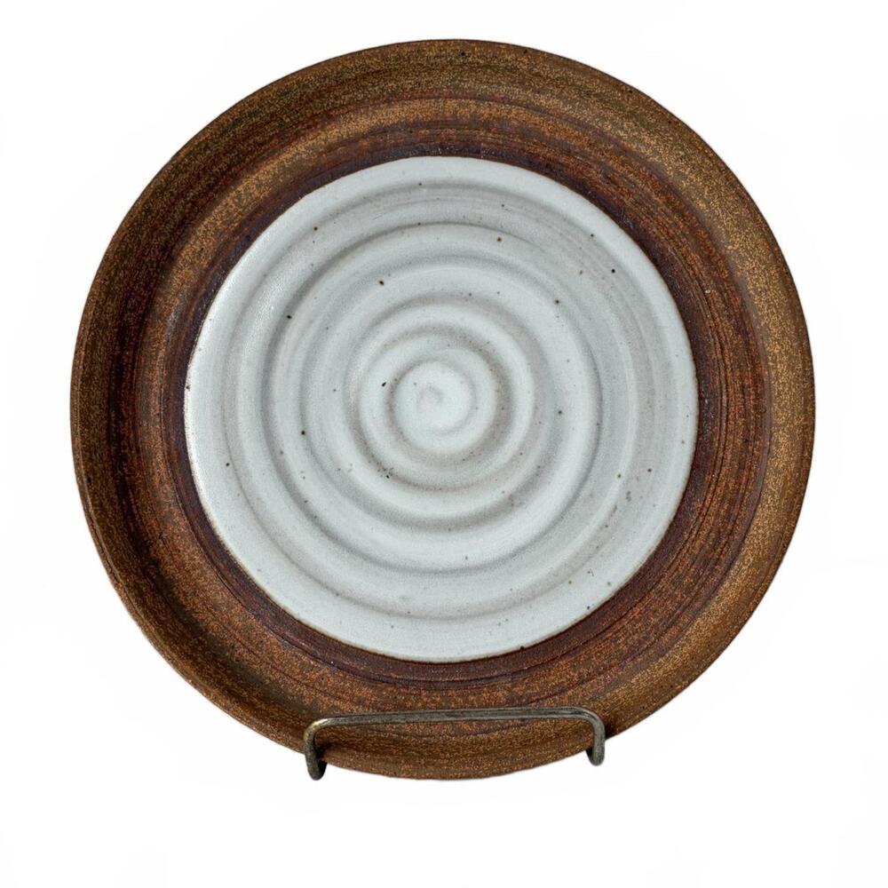 SIGNED Hamilton Williams hand-thrown stoneware plate with spiral design